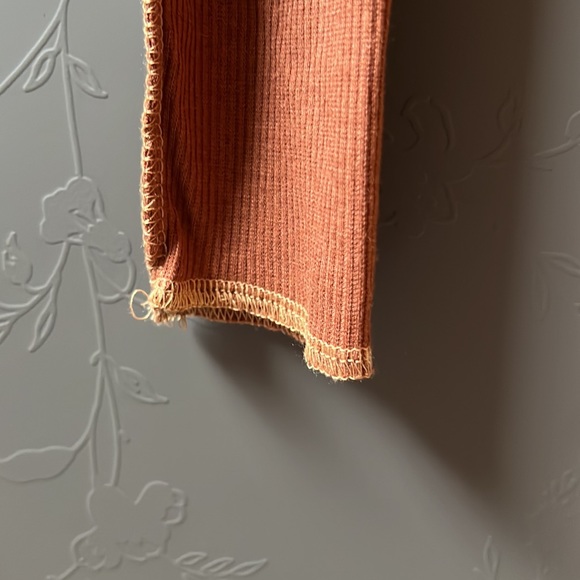 Forever 21 Long Sleeve V-Neck Low Shades of Brown Top Size S - Picture 3 of 9